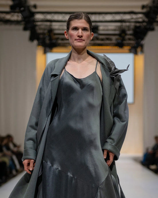 Dress Grau