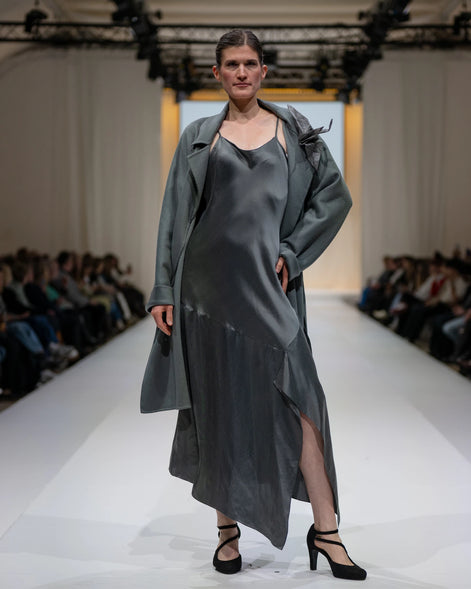 Dress Grau